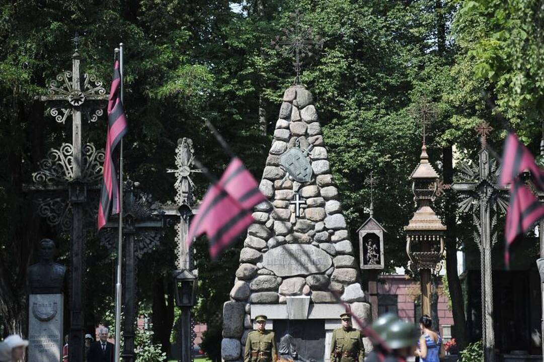 Virš Kauno suplevėsavo Vyčio kryžiaus vėliava