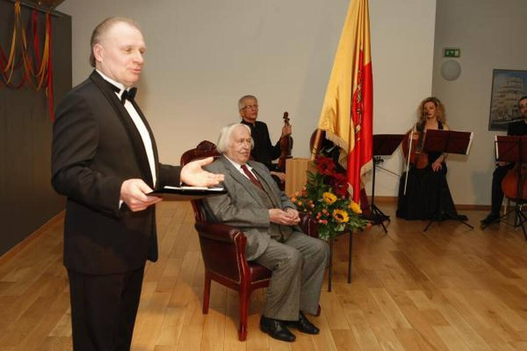 B.Aleknavičiui įteiktos Garbės piliečio regalijos
