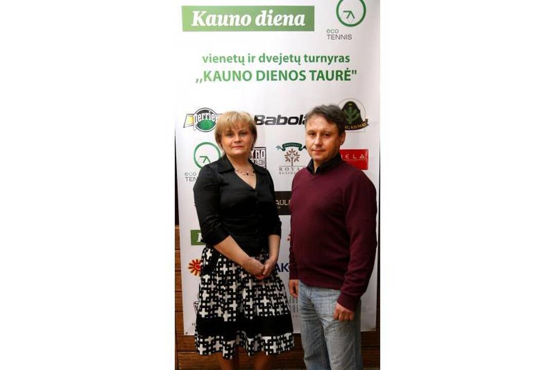 Teniso turnyro pirmoji diena palydėta nuotaikingame vakarėlyje