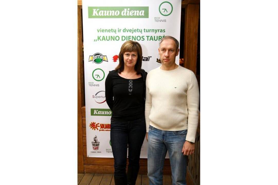 Teniso turnyro pirmoji diena palydėta nuotaikingame vakarėlyje