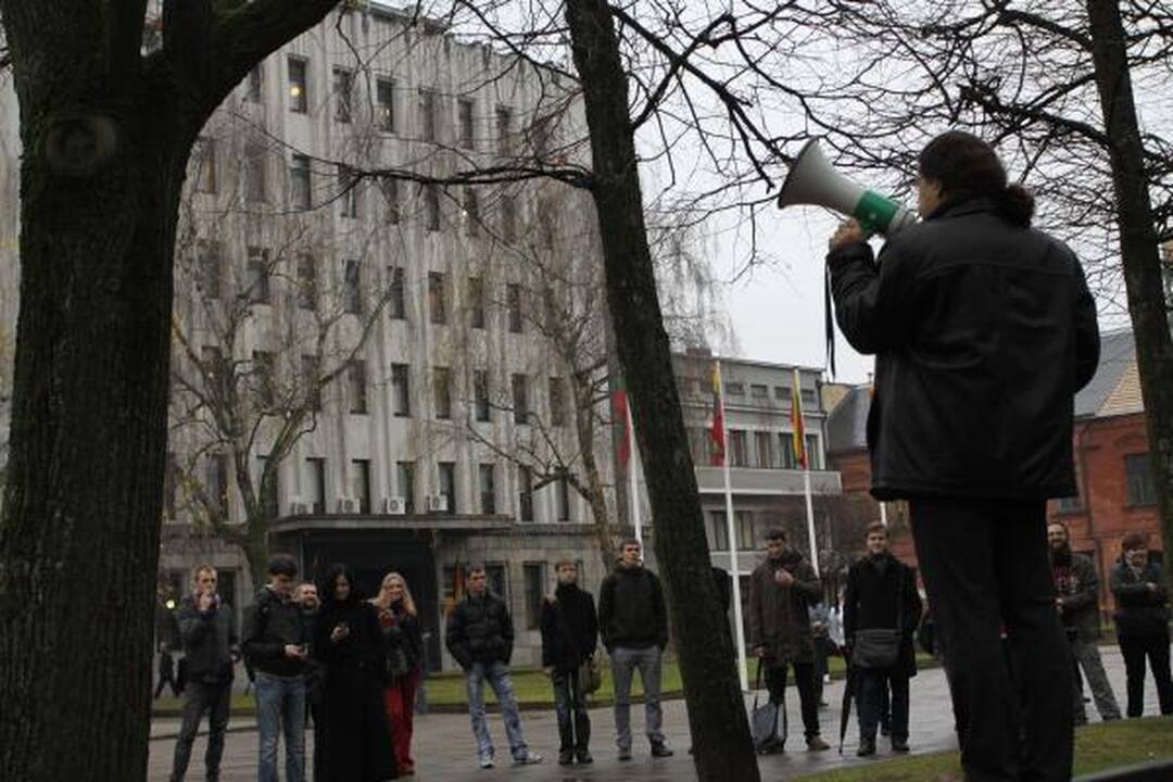 Filosofijos profesorius paskaitą skaitė ant alaus statinės