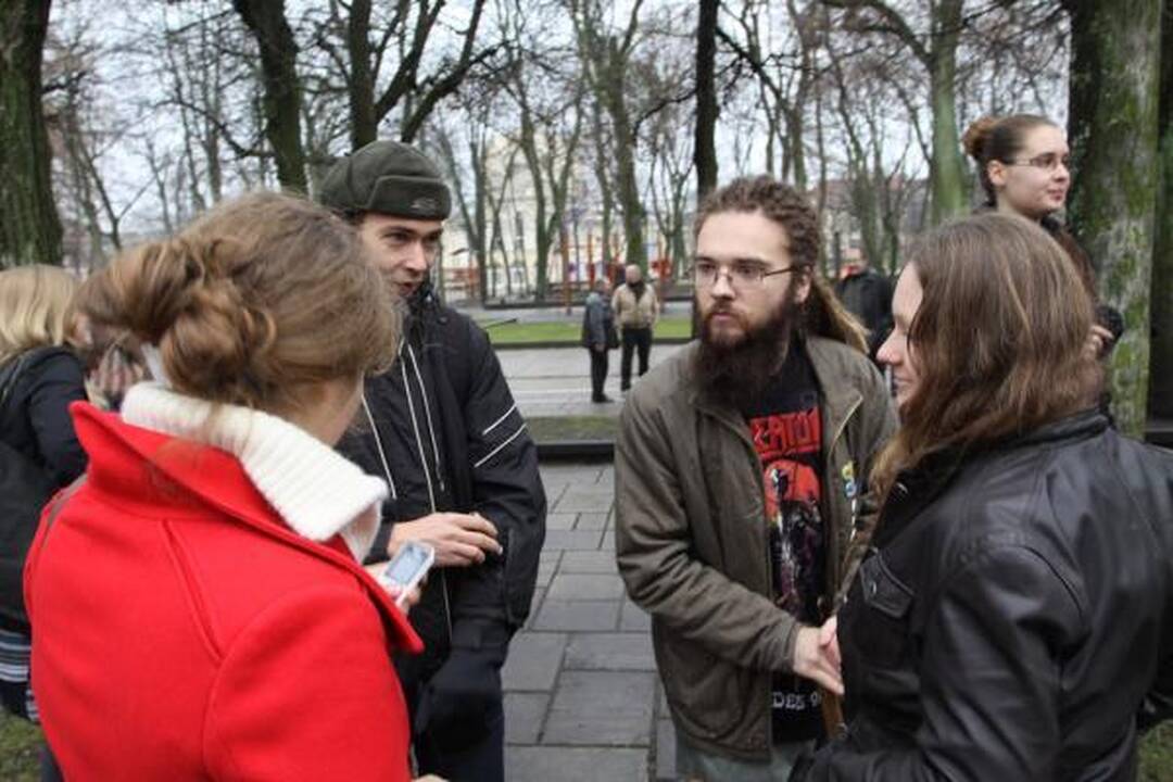 Filosofijos profesorius paskaitą skaitė ant alaus statinės