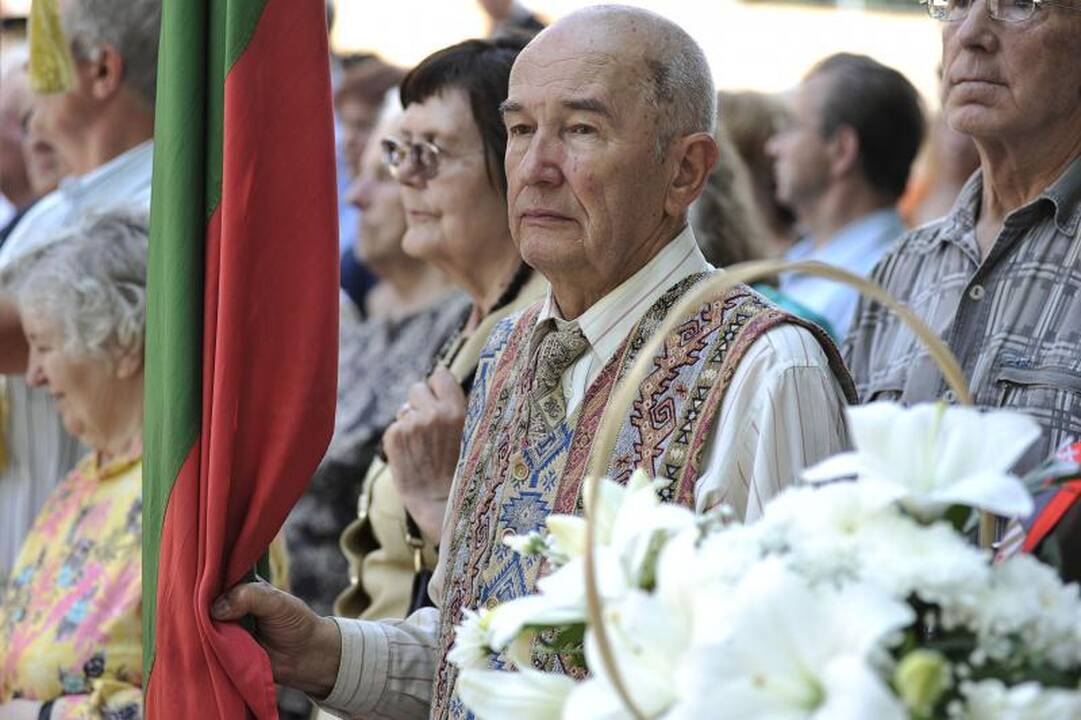 Virš Kauno suplevėsavo Vyčio kryžiaus vėliava