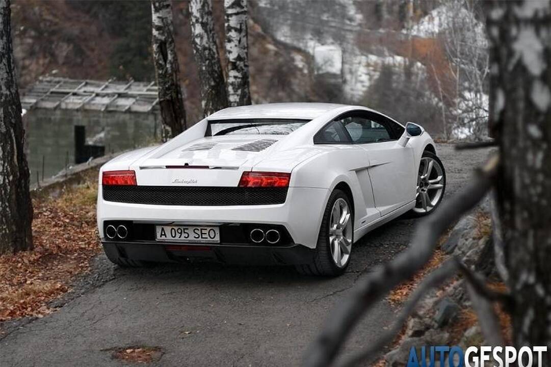 Su „Lamborghini Gallardo LP560-4“ - po Kazachstaną