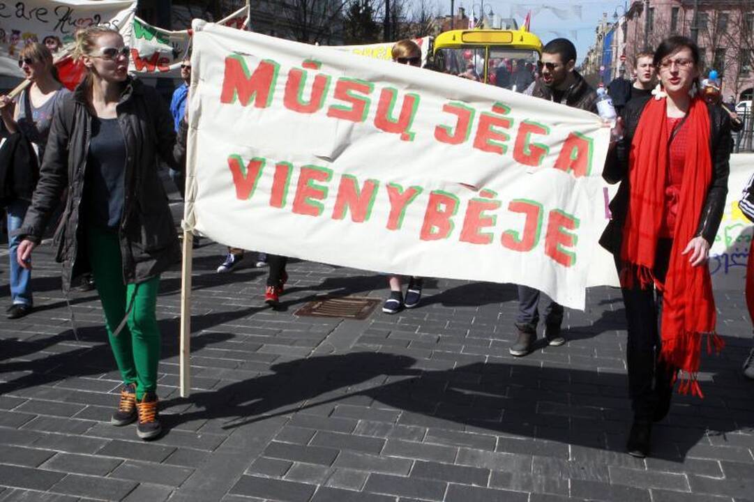 Darbo dienos proga šimtai žmonių dalyvavo eitynėse Vilniaus centre