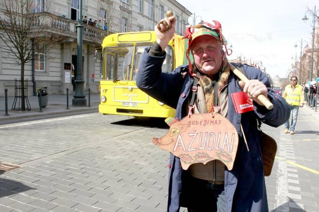 Darbo dienos proga šimtai žmonių dalyvavo eitynėse Vilniaus centre
