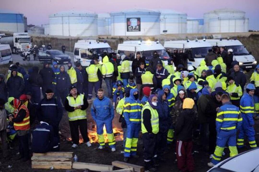 Prancūzija: antradienį - studentų streikas, ketvirtadienį - dar vienas masinis protestas