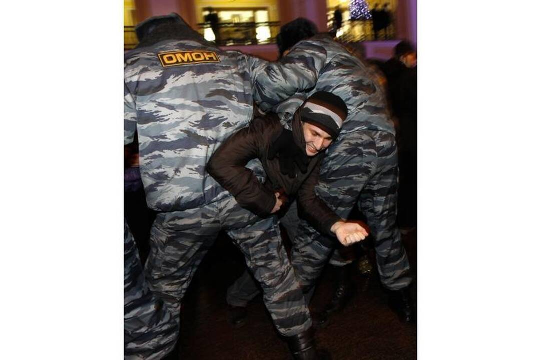 Rusijos policija suėmė šimtus demonstrantų