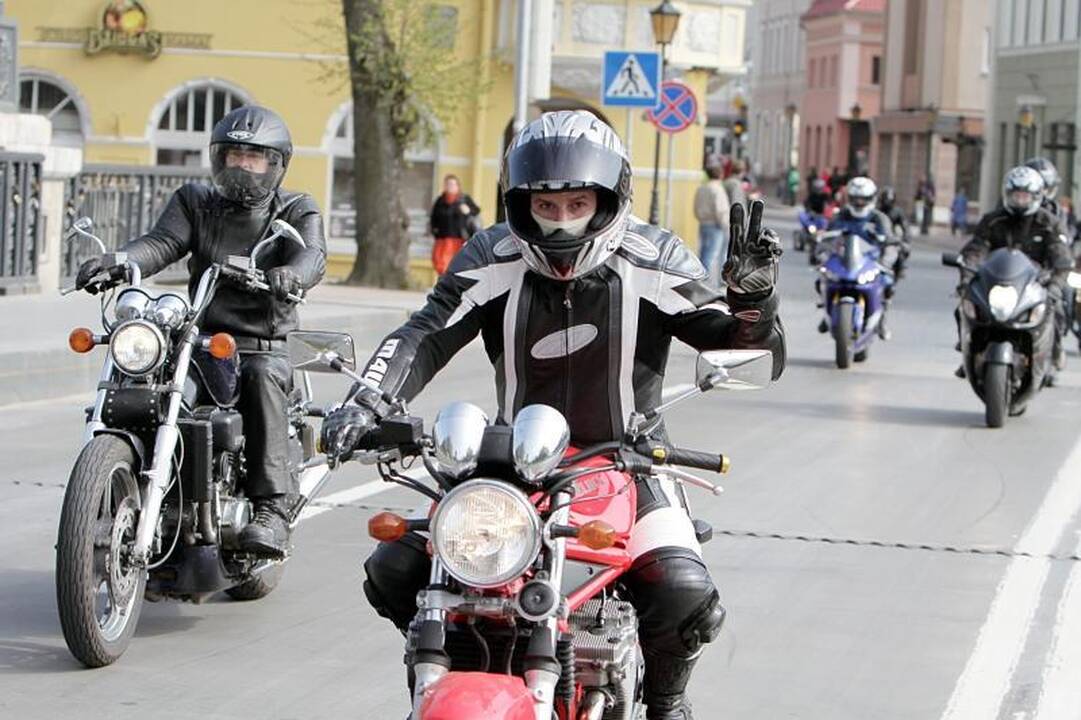 Žemaitijos baikeriai sezoną pradėjo paradu uostamiesčio gatvėmis