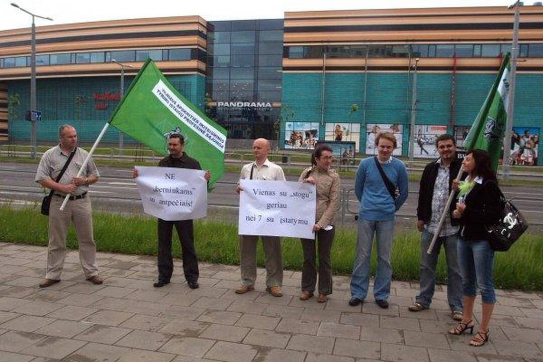 Prie Policijos departamento – Kalvarijos kriminalistus remiančių kolegų protestas