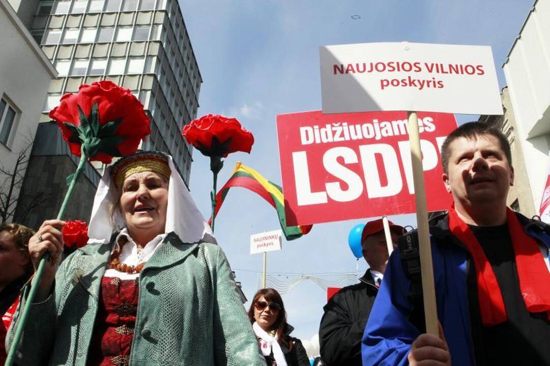 Darbo dienos proga šimtai žmonių dalyvavo eitynėse Vilniaus centre