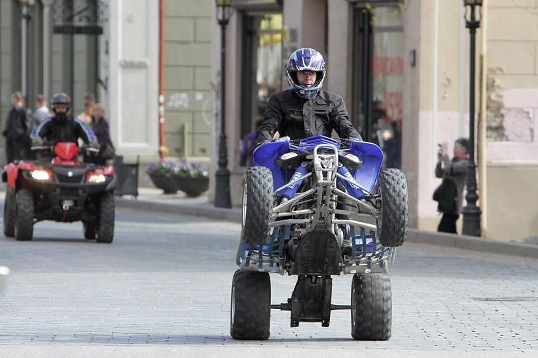 Žemaitijos baikeriai sezoną pradėjo paradu uostamiesčio gatvėmis
