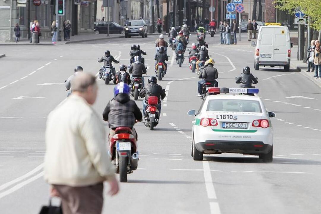 Žemaitijos baikeriai sezoną pradėjo paradu uostamiesčio gatvėmis