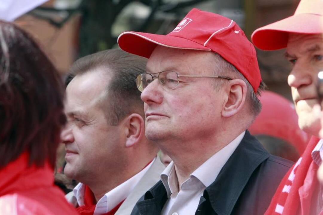 Darbo dienos proga šimtai žmonių dalyvavo eitynėse Vilniaus centre