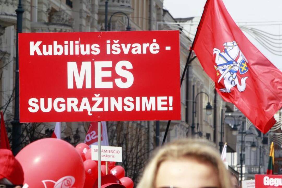 Darbo dienos proga šimtai žmonių dalyvavo eitynėse Vilniaus centre