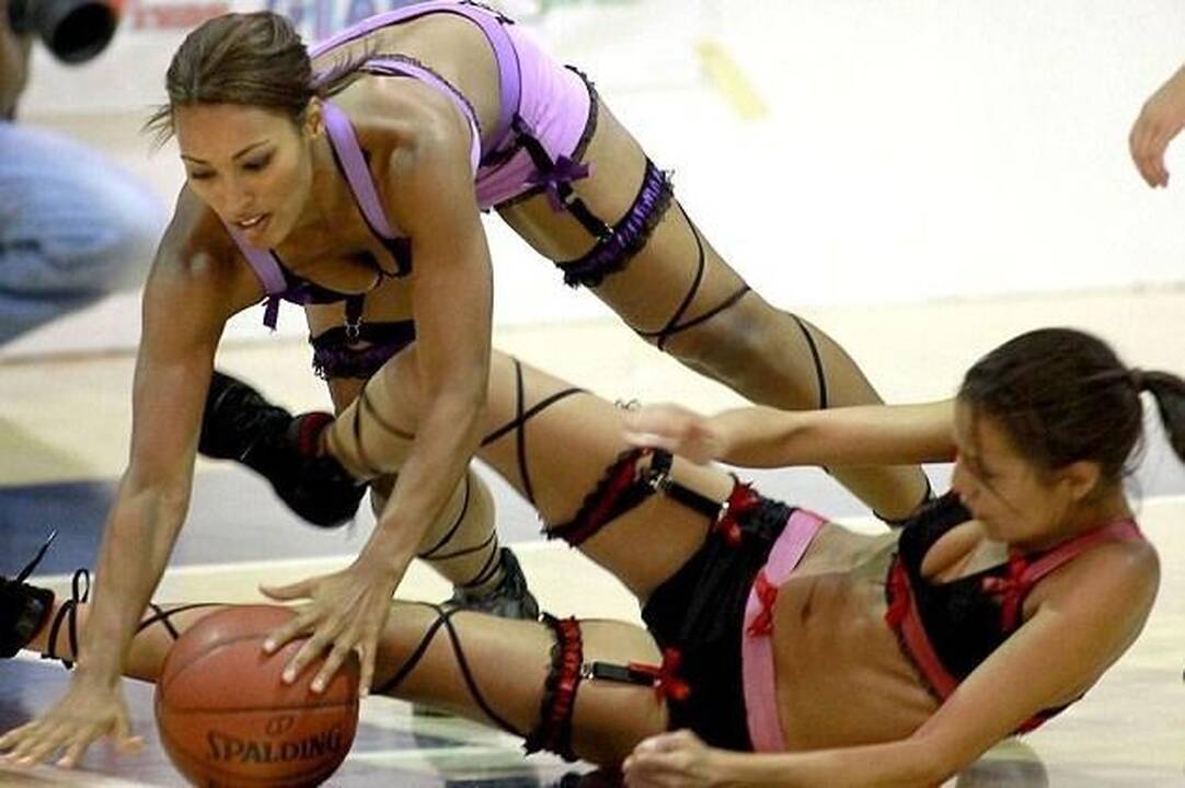 JAV startavo moterų bikini krepšinio lyga