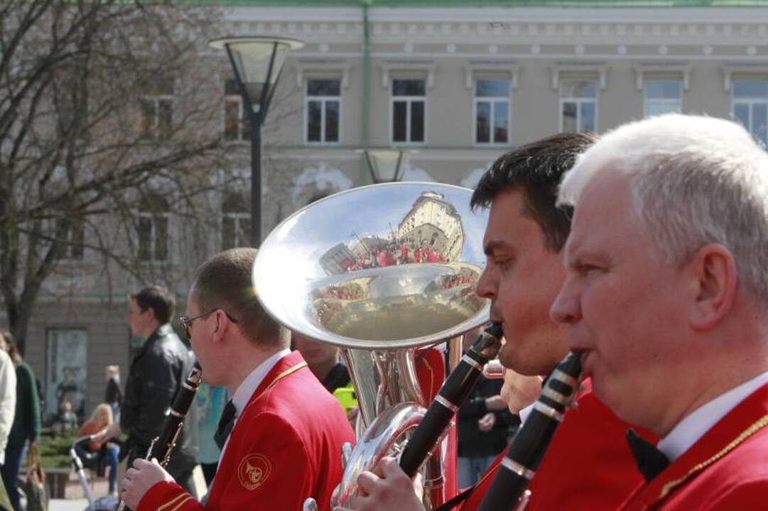Darbo dienos proga šimtai žmonių dalyvavo eitynėse Vilniaus centre