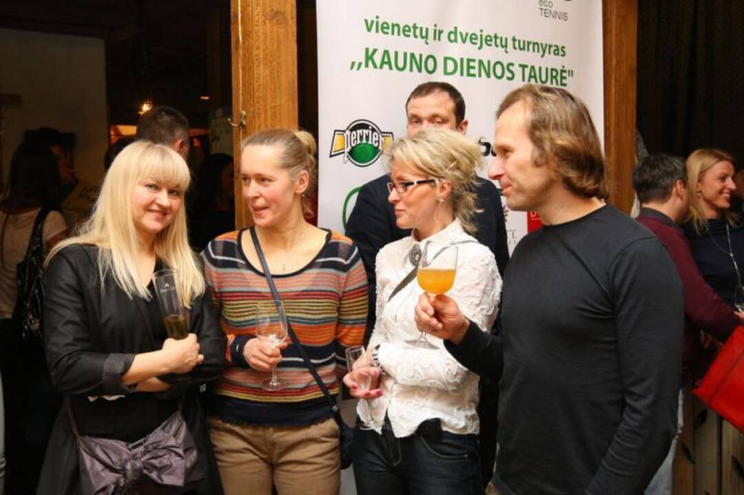 Teniso turnyro pirmoji diena palydėta nuotaikingame vakarėlyje