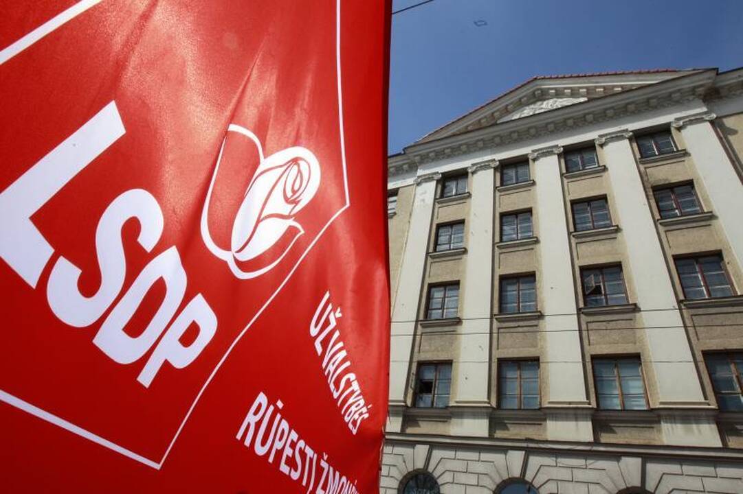 Darbo dienos proga šimtai žmonių dalyvavo eitynėse Vilniaus centre