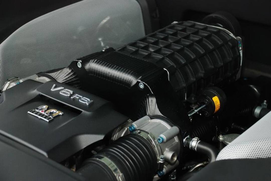 „Audi R8“: tobulo superautomobilio "tiuningas"