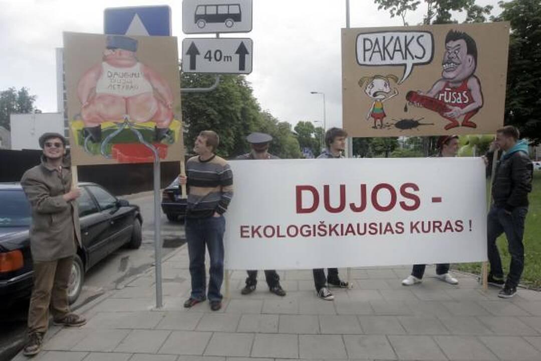 A.Paleckio pikete - rusiškų dujų kvapas