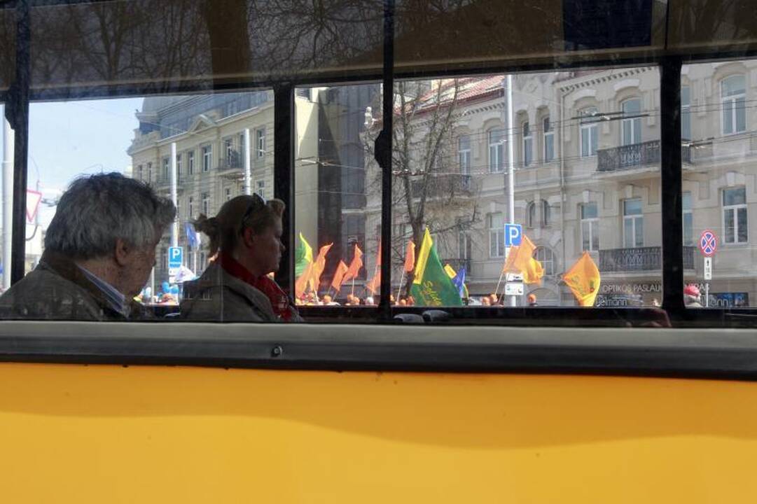 Darbo dienos proga šimtai žmonių dalyvavo eitynėse Vilniaus centre