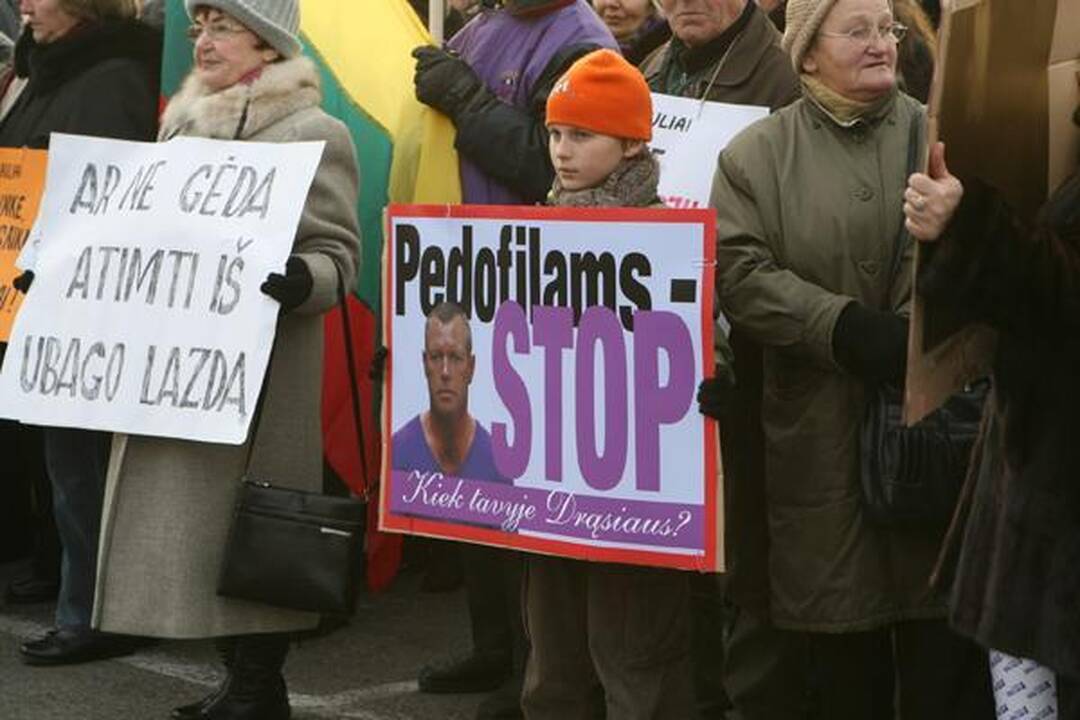 Prieš oligarchus mitingavo keli šimtai žmonių (papildyta)