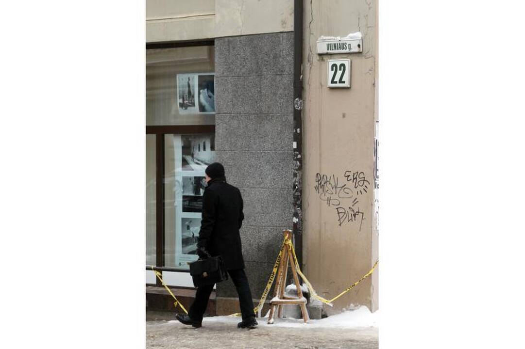 Praeiviams jau graso nuo stogų tįstantys varvekliai