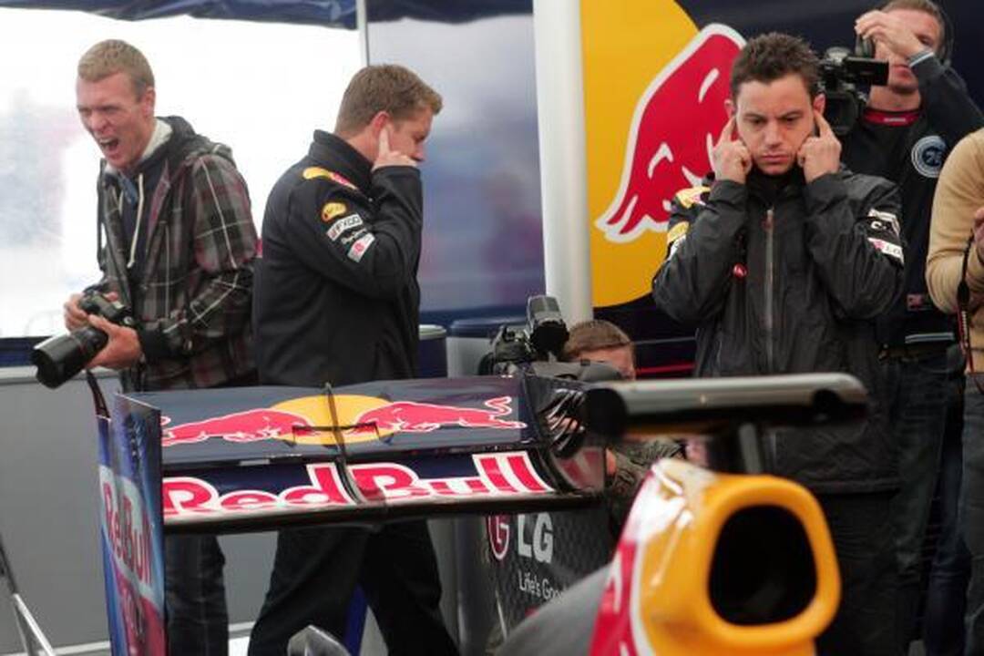 Davidas Coulthardas užvedė "Formulės 1" bolidą