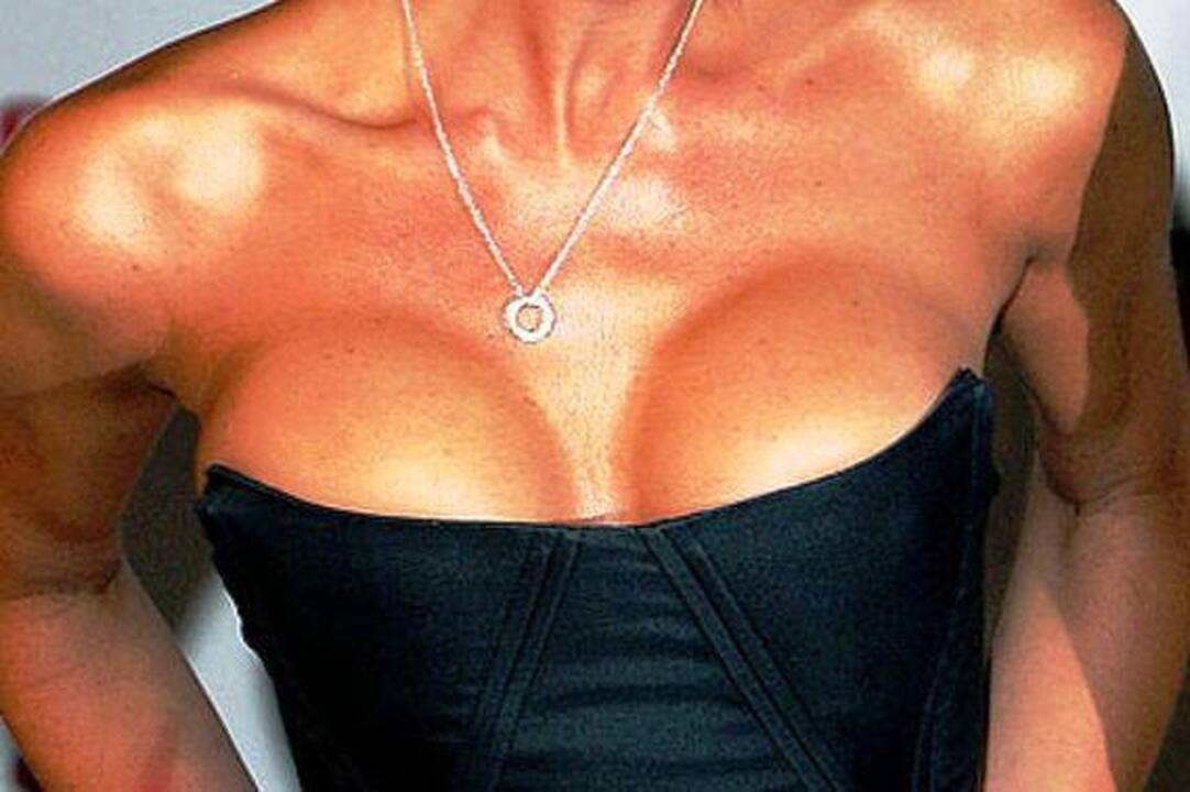 Išrink gražiausią Holivudo įžymybės biustą (foto)