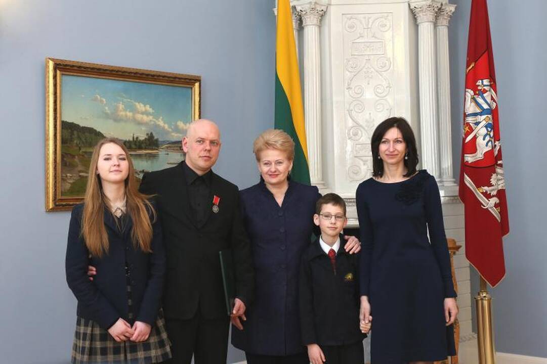 D. Grybauskaitė „Už nuopelnus Lietuvai“ medaliu apdovanojo Svarą