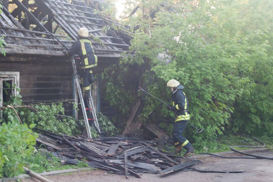 Vilniuje susimušė namą padegę benamiai 