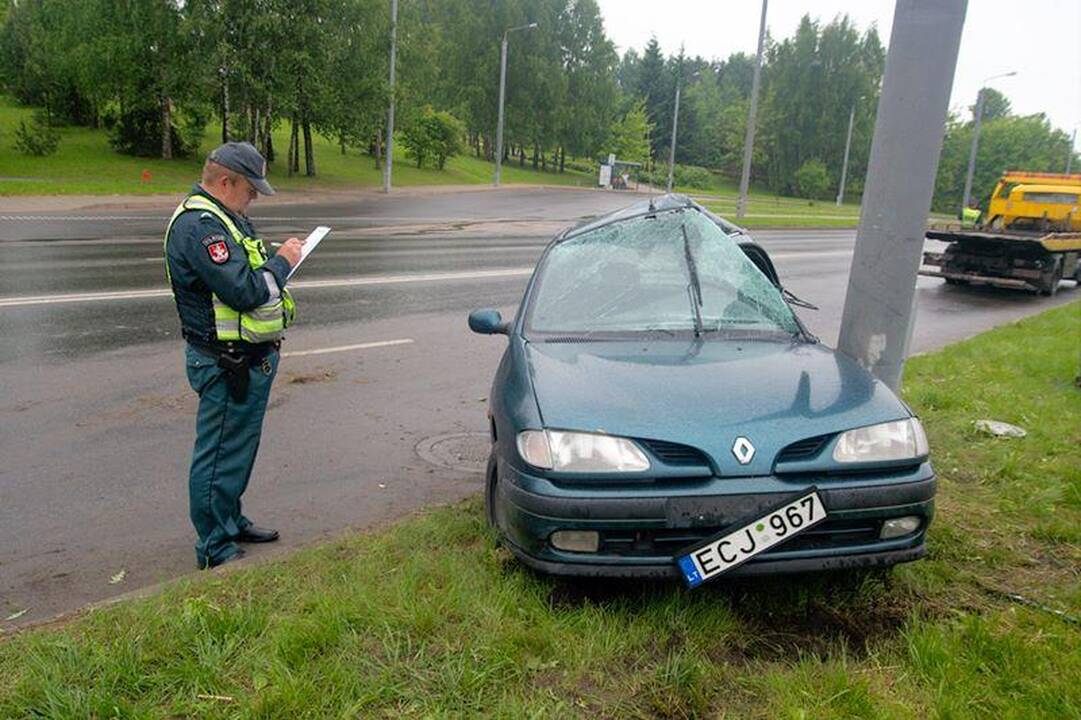 Prispaustą pradedantį vairuotoją ištraukė gelbėtojai