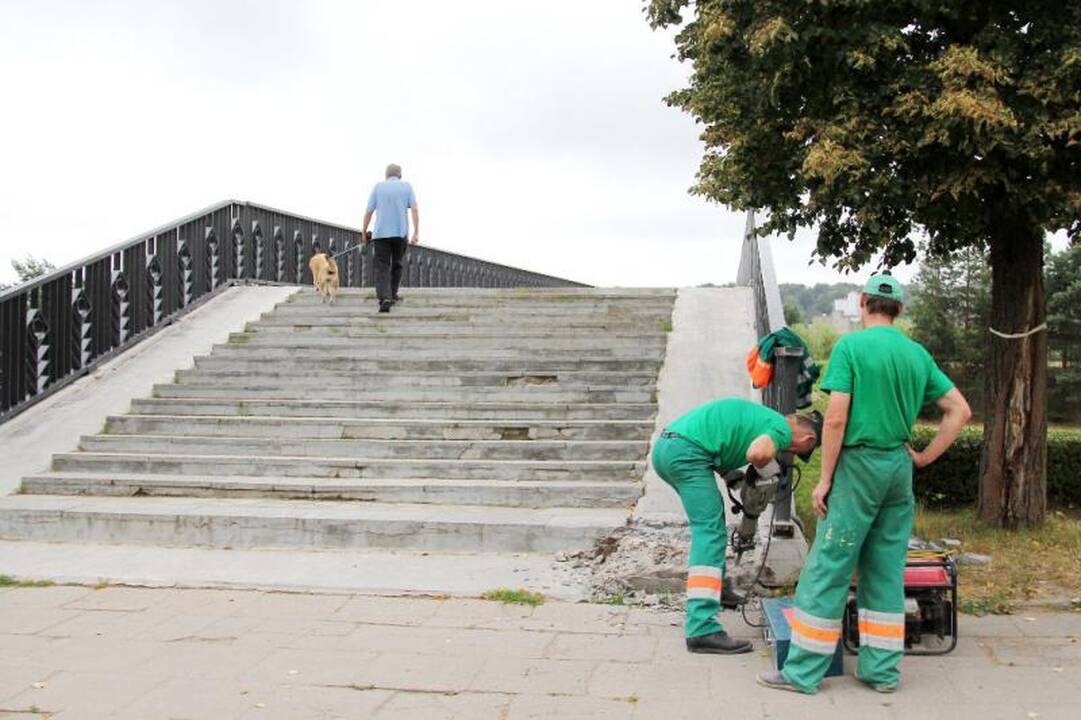 Mieste įsibėgėja laiptų tvarkymo darbai 