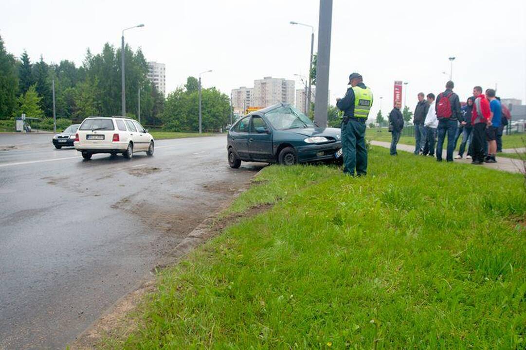 Prispaustą pradedantį vairuotoją ištraukė gelbėtojai