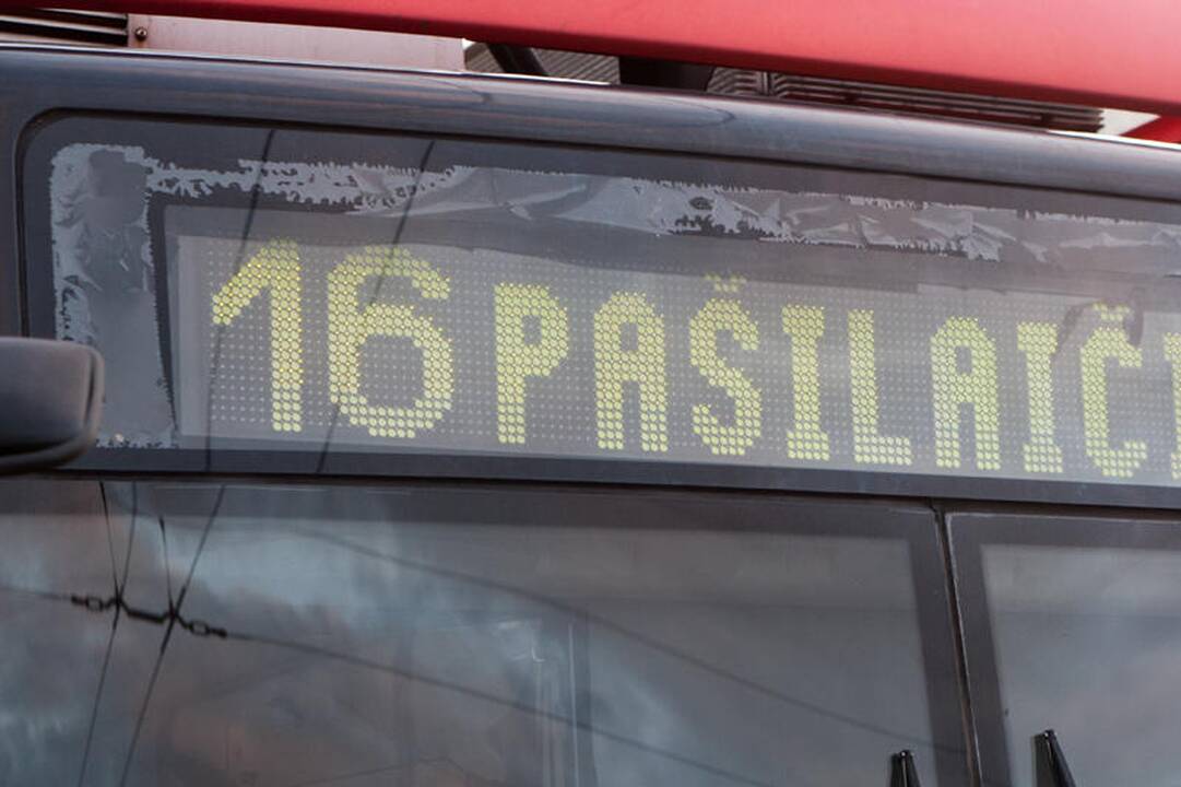 Staigiai stabdant troleibusą nukentėjo keleivė