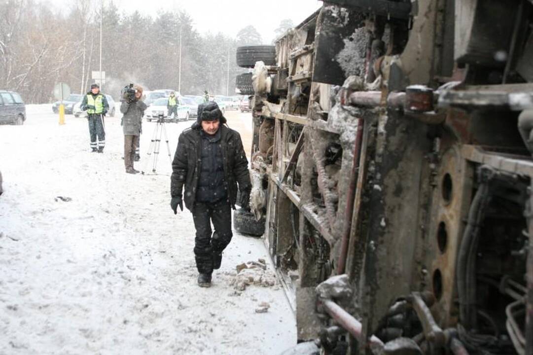 Vilniuje apvirto autobusas, 2 keleiviai išvežti į ligoninę (papildyta)