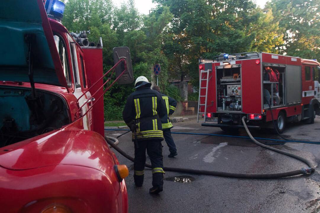 Vilniuje susimušė namą padegę benamiai 