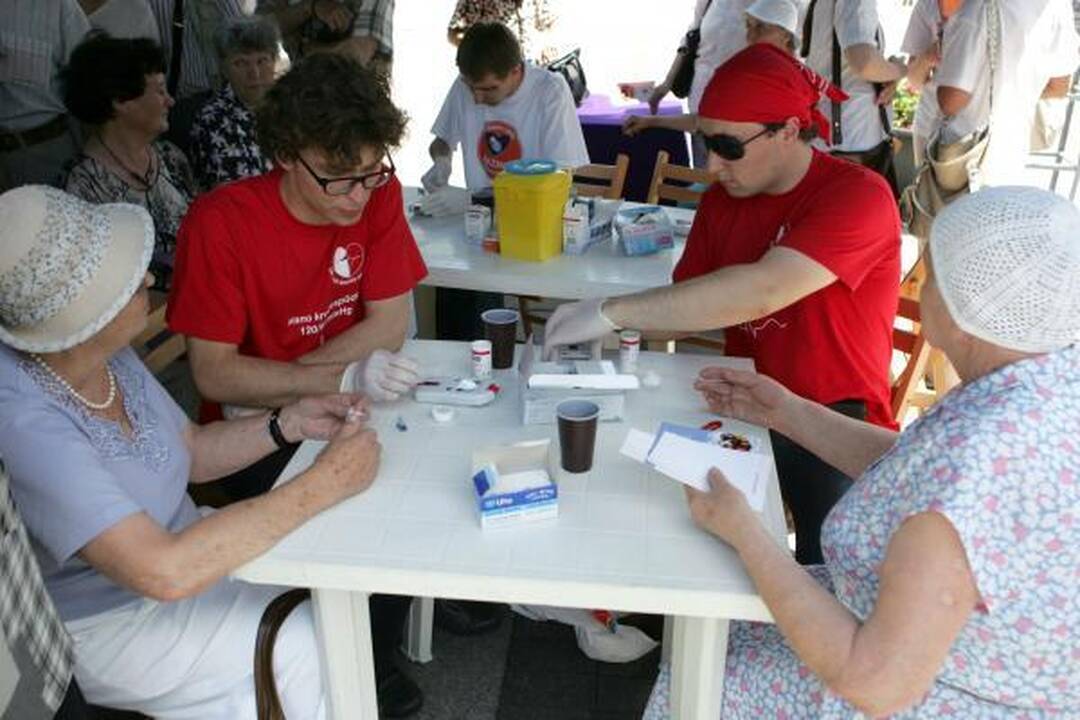 V.Kudirkos aikštėje - apgultis norinčių nemokamai pasimatuoti cholesterolio kiekį