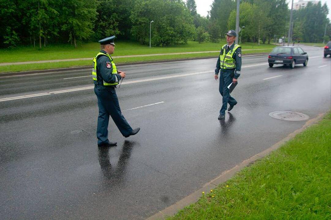 Prispaustą pradedantį vairuotoją ištraukė gelbėtojai