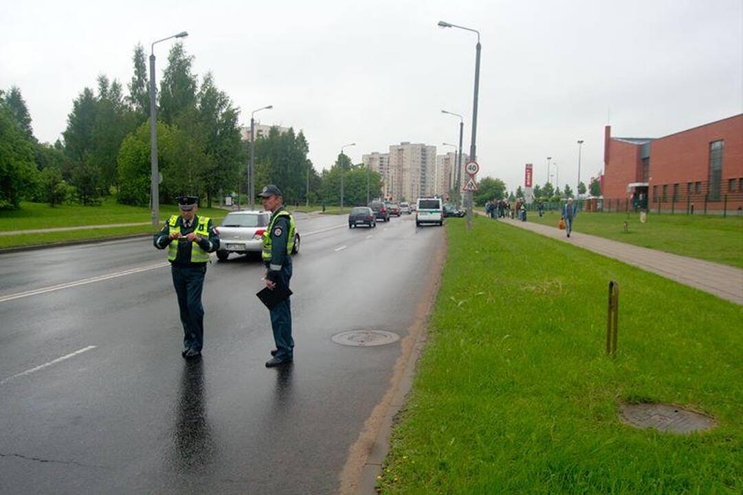 Prispaustą pradedantį vairuotoją ištraukė gelbėtojai