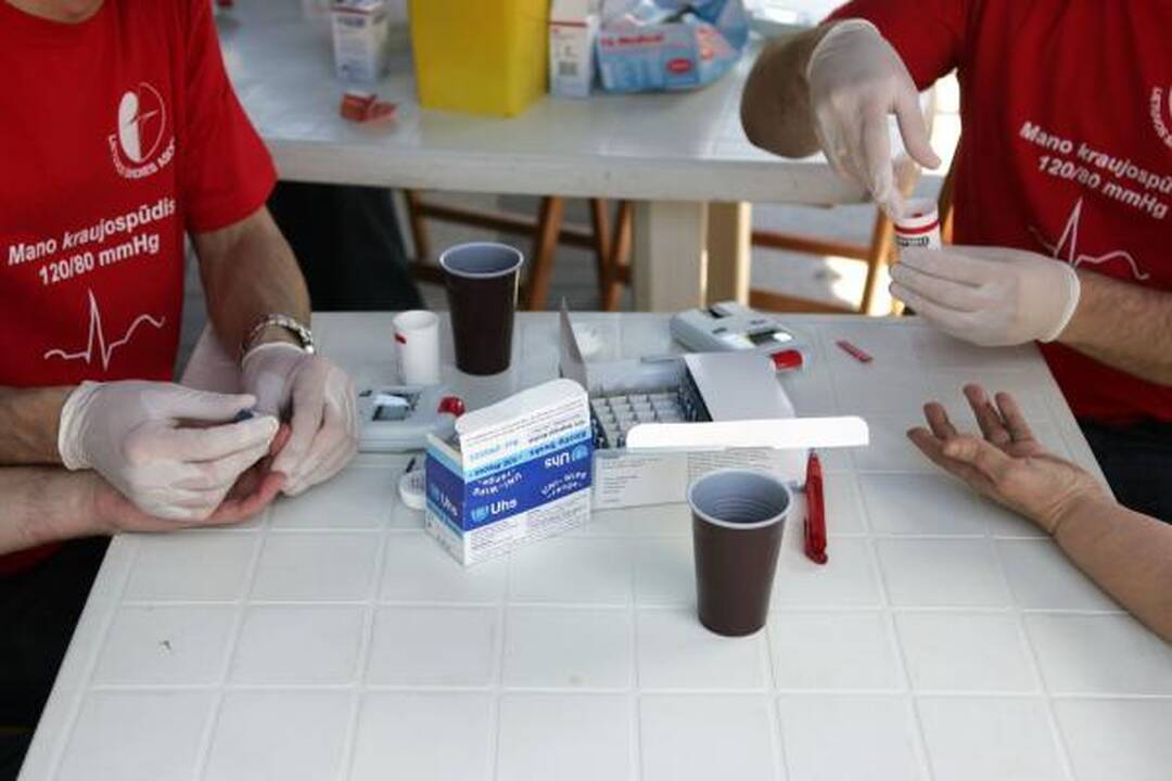 V.Kudirkos aikštėje - apgultis norinčių nemokamai pasimatuoti cholesterolio kiekį