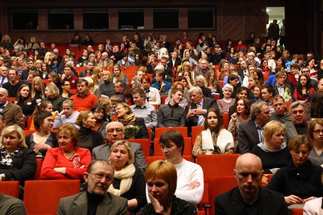 Šokio teatrui „Aura“ – 30              metų