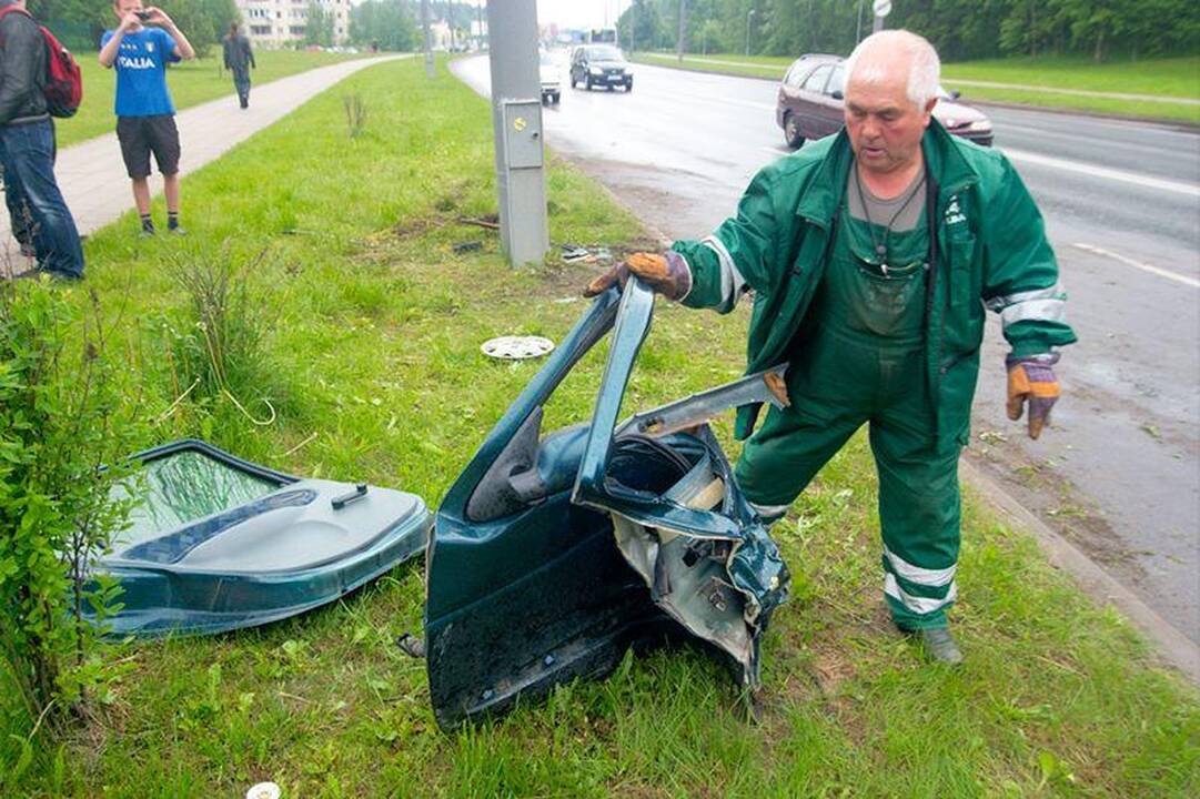Prispaustą pradedantį vairuotoją ištraukė gelbėtojai