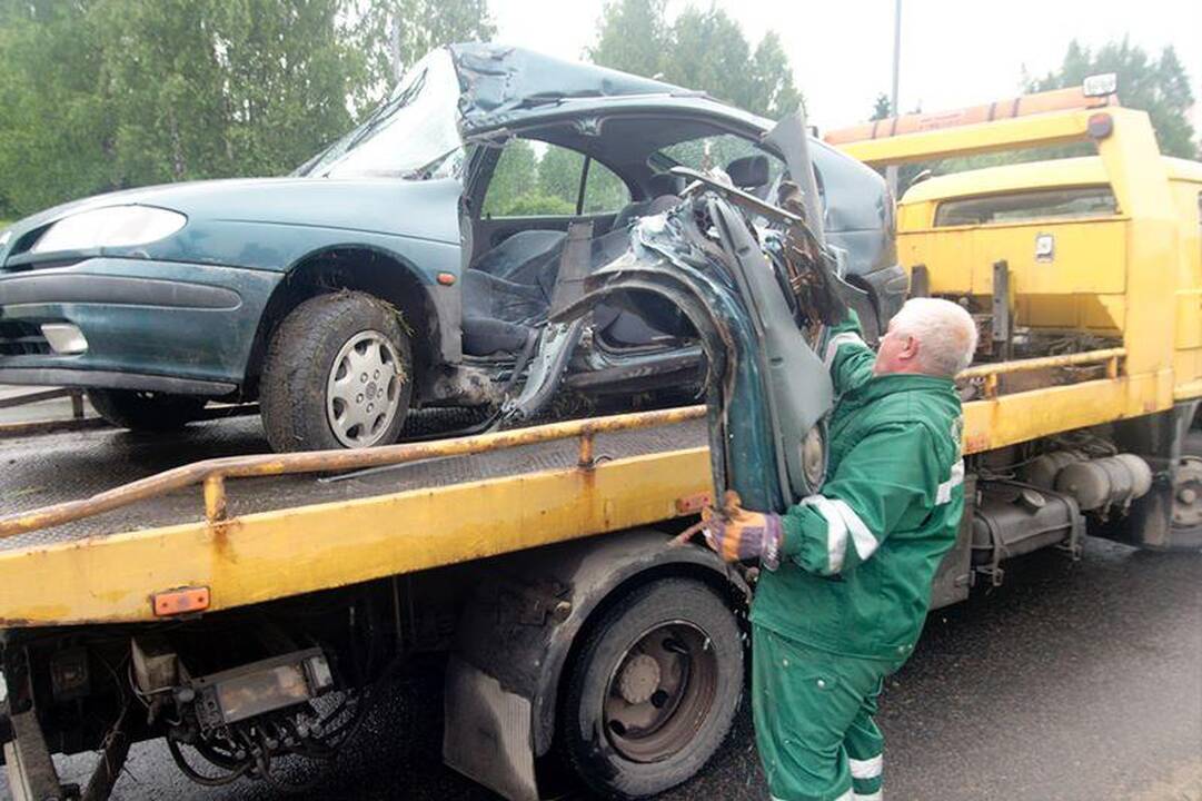 Prispaustą pradedantį vairuotoją ištraukė gelbėtojai