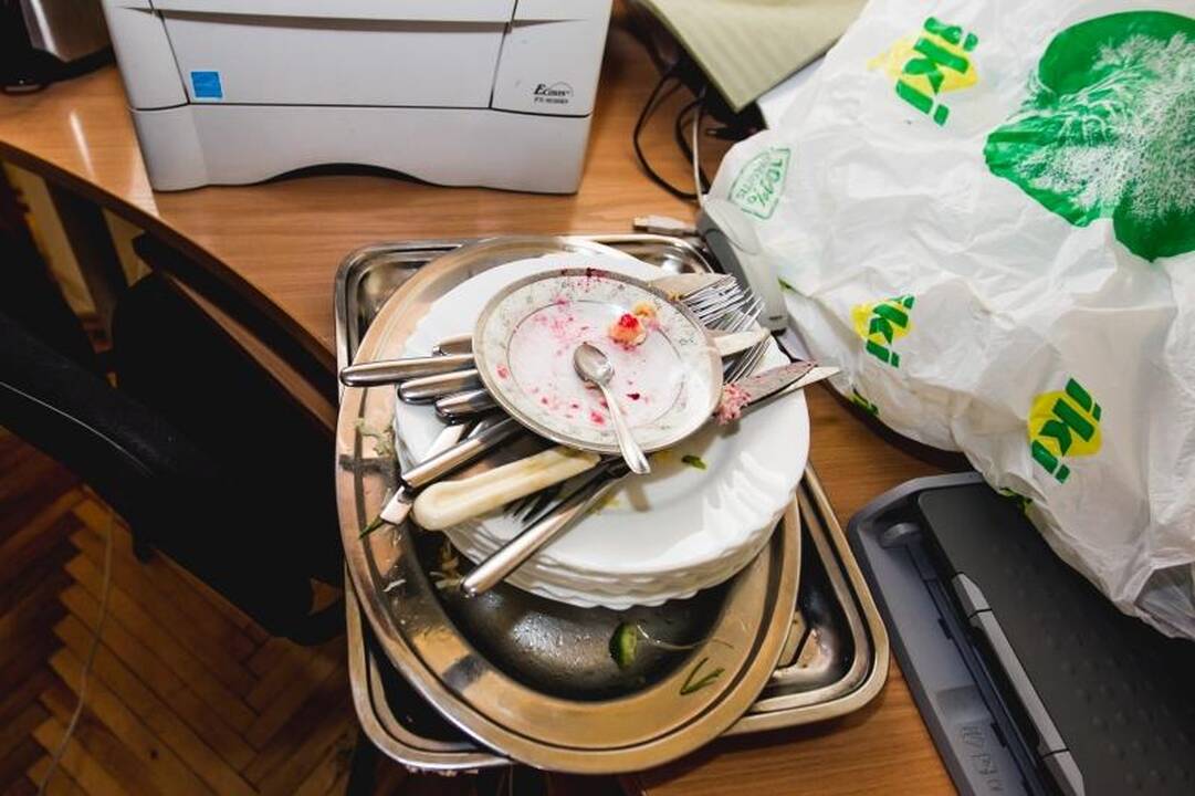 Skandalas savivaldybėje: Kontrolieriaus tarnyboje buvo girtaujama?