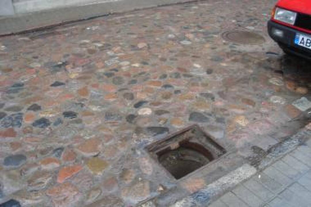 Atviras šulinys prie pat vaikų darželio