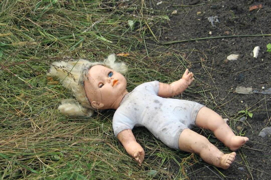 Atsipeikėkim – D.Kedžio dukra yra vaikas!