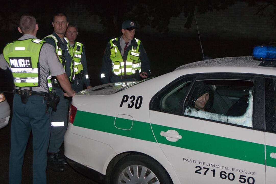 Girti kelių „ereliai“ Vilniuje daužė šviesoforus