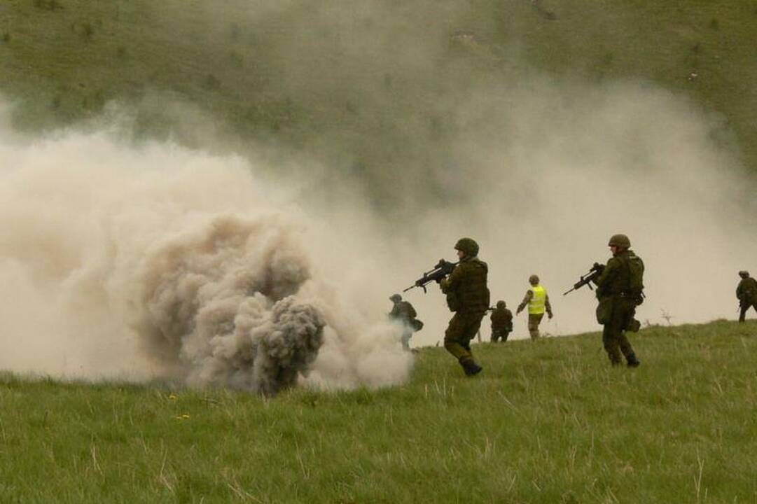 Lietuvos kariai treniruojasi britų suregtose pratybose 
